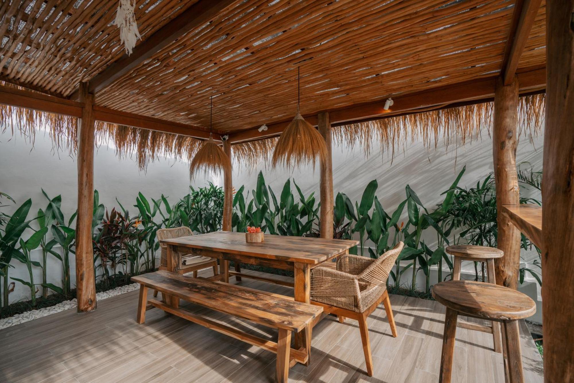Ehoa Bali Nyanyi Boutique Hotel - In Front Of Entrance To Nuanu Tanah Lot Exterior foto
