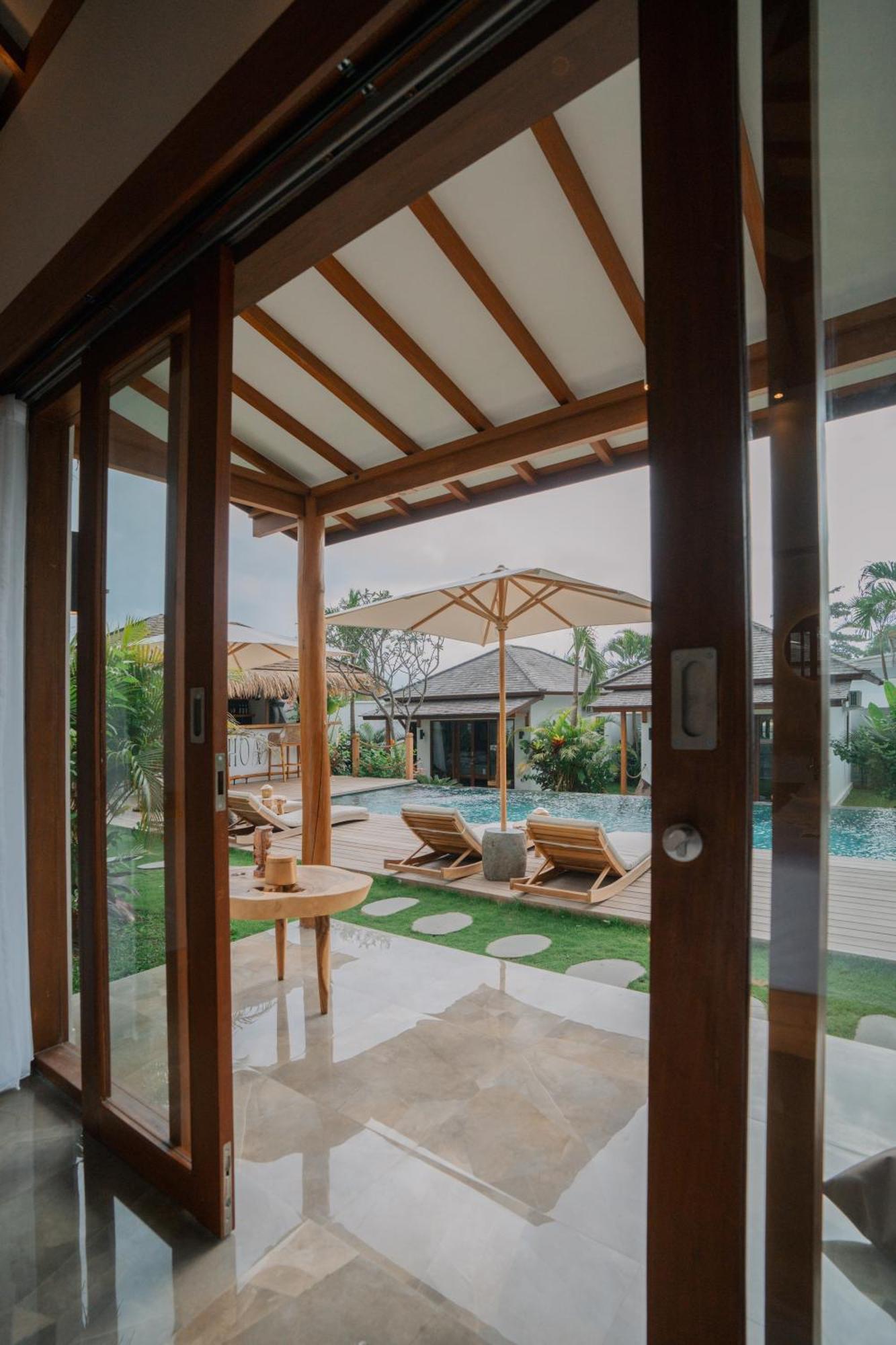 Ehoa Bali Nyanyi Boutique Hotel - In Front Of Entrance To Nuanu Tanah Lot Exterior foto