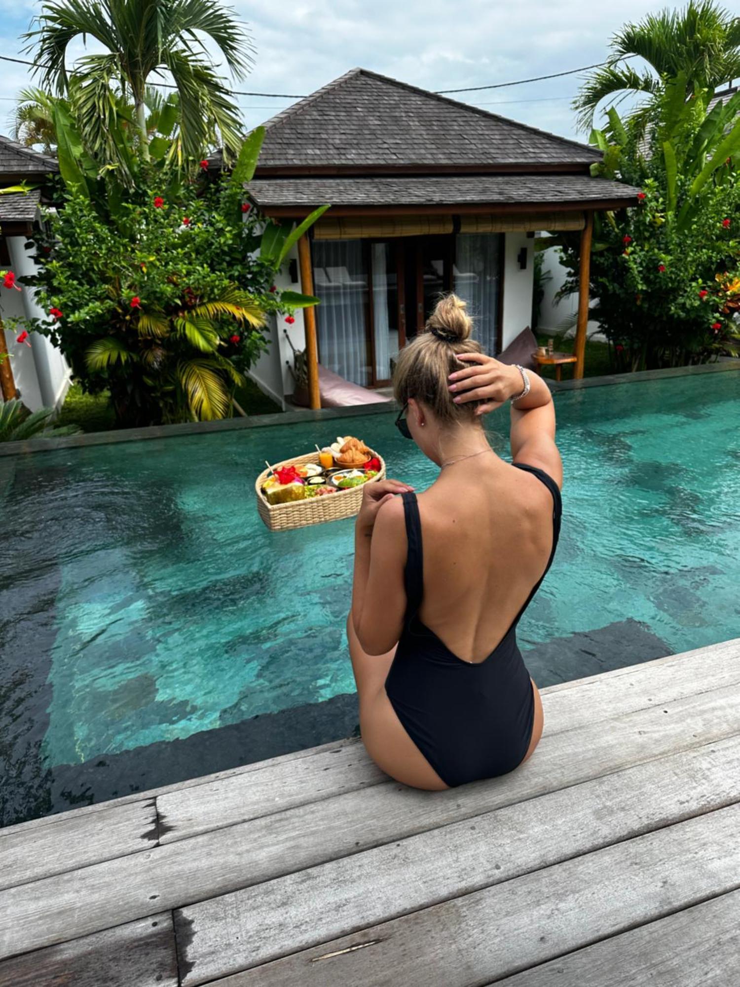 Ehoa Bali Nyanyi Boutique Hotel - In Front Of Entrance To Nuanu Tanah Lot Exterior foto